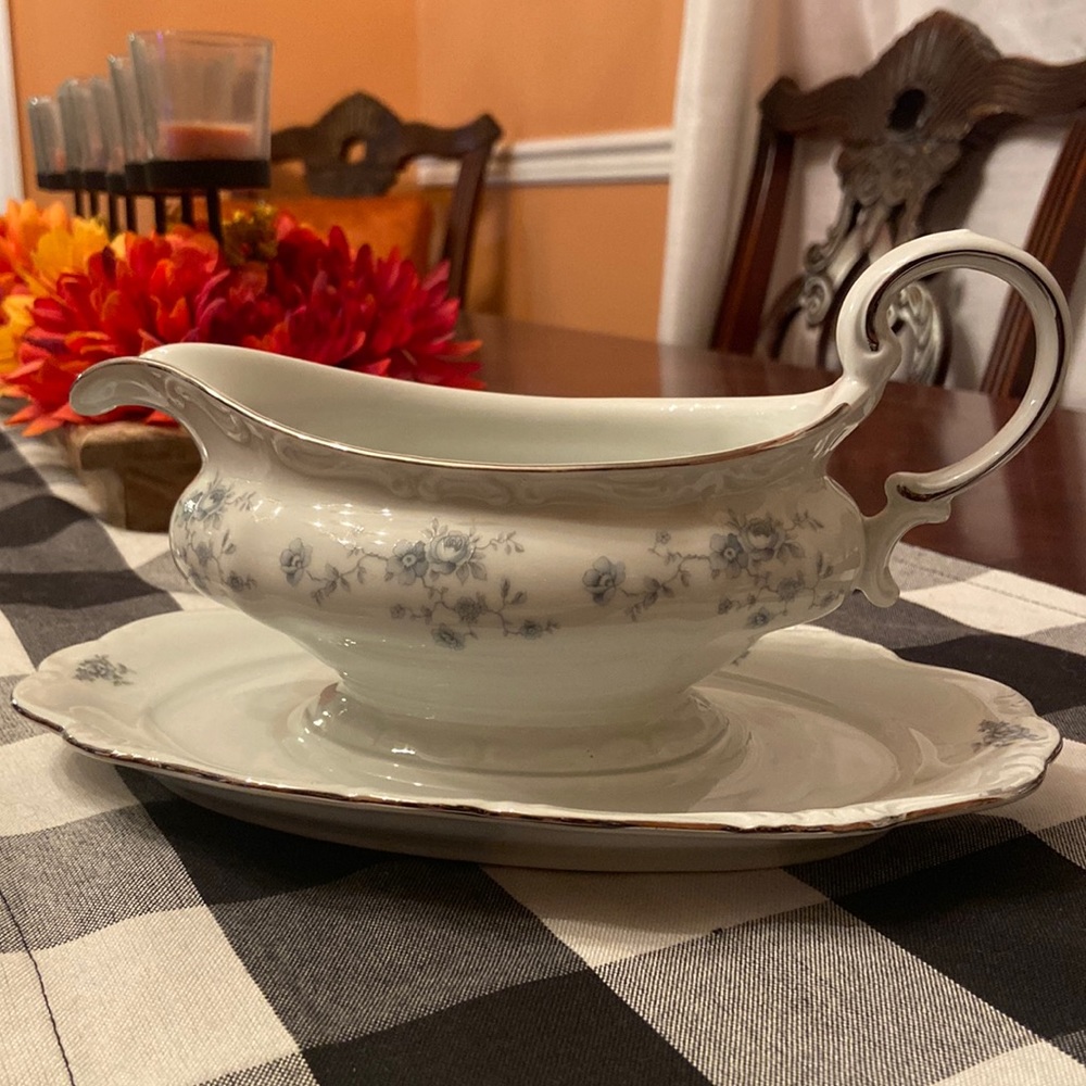 Vintage Johann Haviland Bavaria Germany / Blue Garland / gravy boat